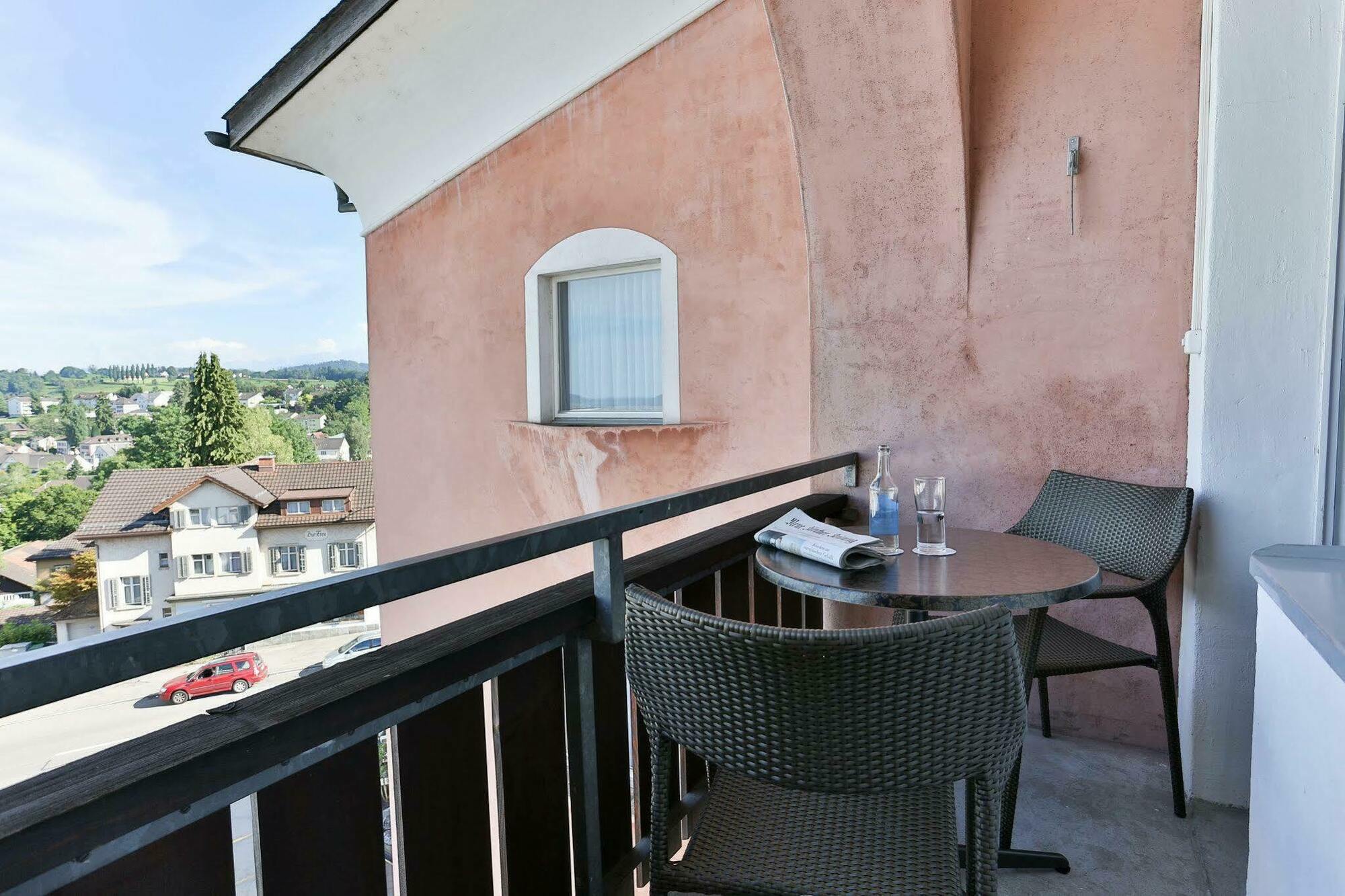 Hotel Uzwil Екстериор снимка